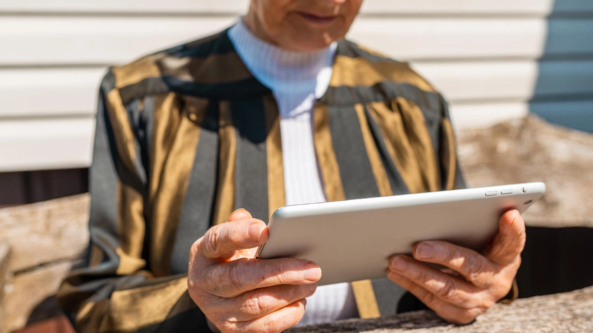 Why is reading at level B1 important for accessibility?